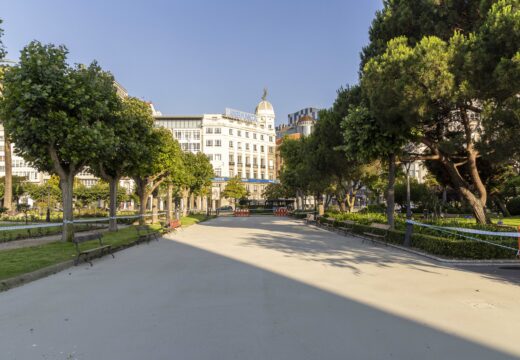 O Concello culmina a renovación da Rosaleda, nos xardíns de Méndez Núñez, coa renovación e pintado do pavimento da súa contorna